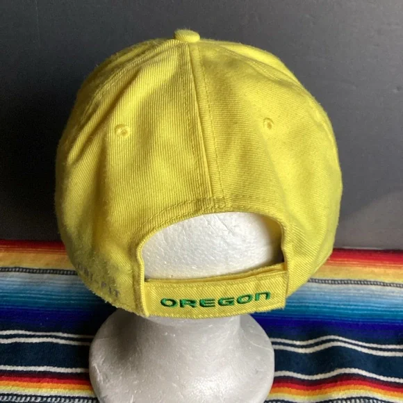 Nike classic 99 Oregon ducks SnapBack hat - Picture 5 of 11